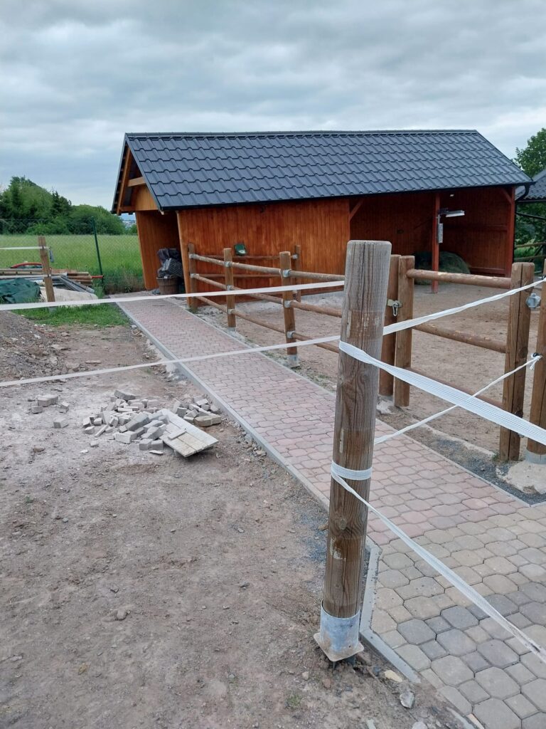 Pokládka dlažby a zámkové dlažby