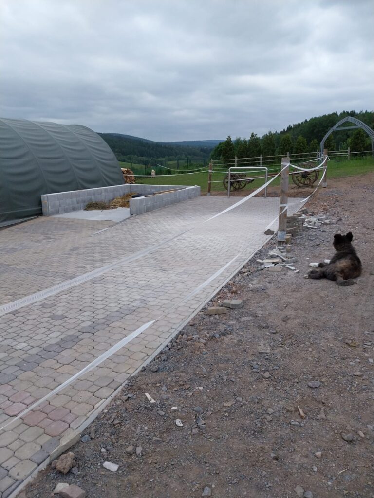 Pokládka dlažby a zámkové dlažby