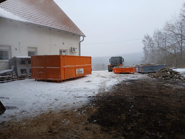 Pronájem kontajnerů, jejich nakládka a odvoz na skládku