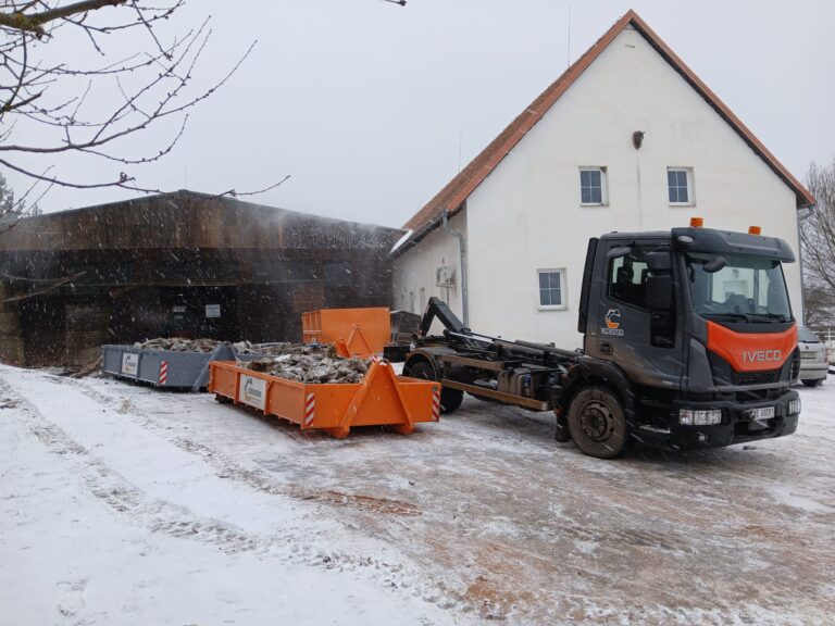 Pronájem kontajnerů, jejich nakládka a odvoz na skládku
