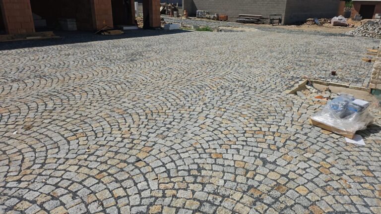 Žulová dlažba / kostky  – příprava terénu, pokládka