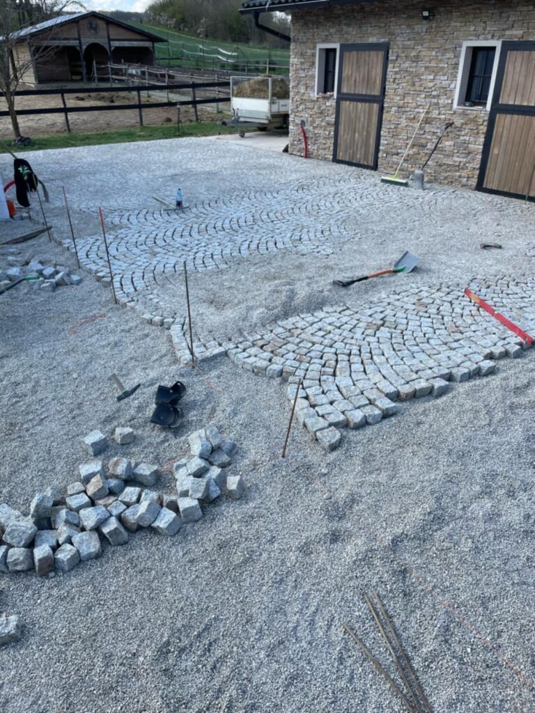 Žulová dlažba / kostky  – příprava terénu, pokládka