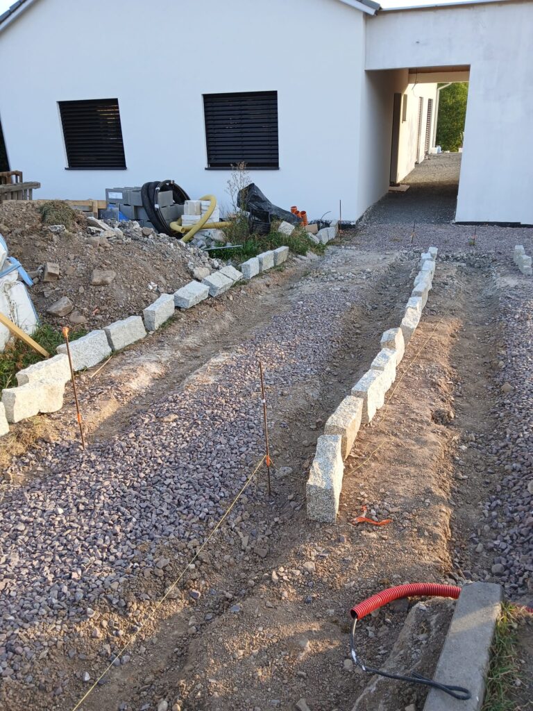 Žulová dlažba / kostky  – příprava terénu, pokládka