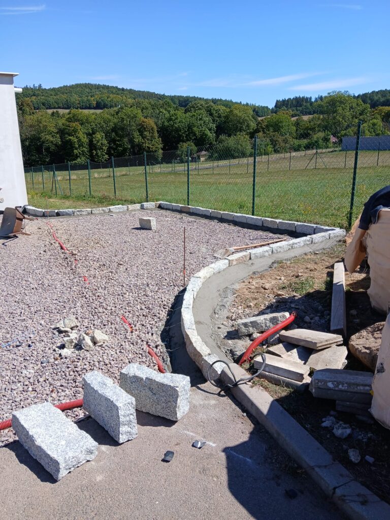 Žulová dlažba / kostky  – příprava terénu, pokládka