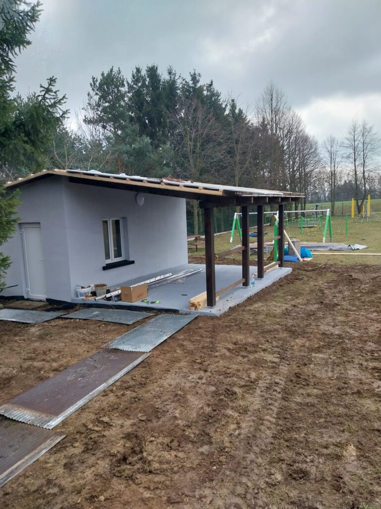 Úprava terénu u sportovního hřiště